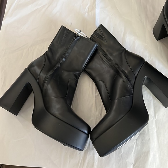 GB
Levi Tate Leather Platform Mid Boots - Picture 9 of 12